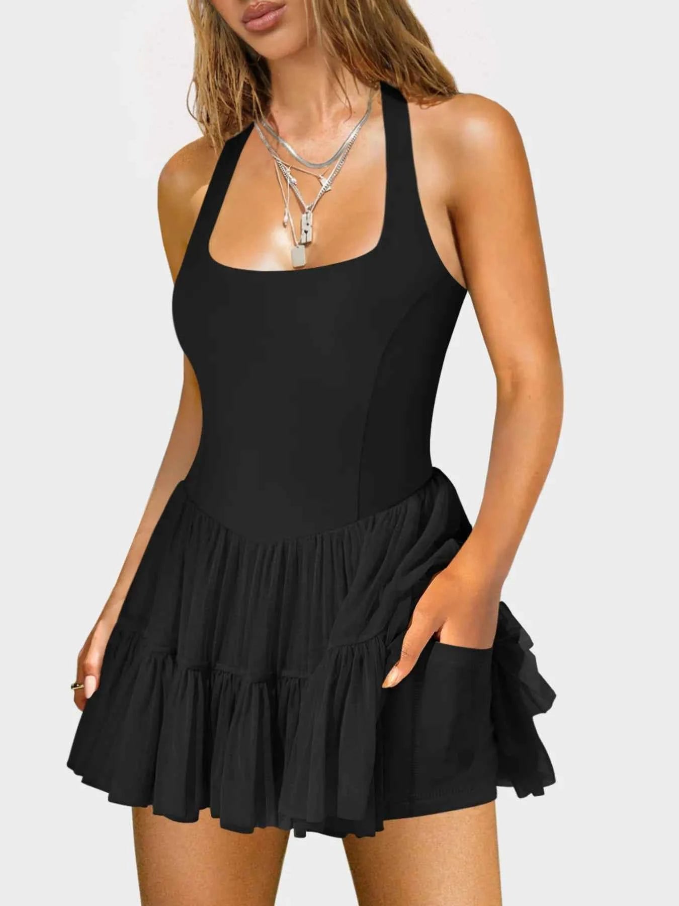 Noir sur Blanc – Silhouette Dos Nu à Motifs