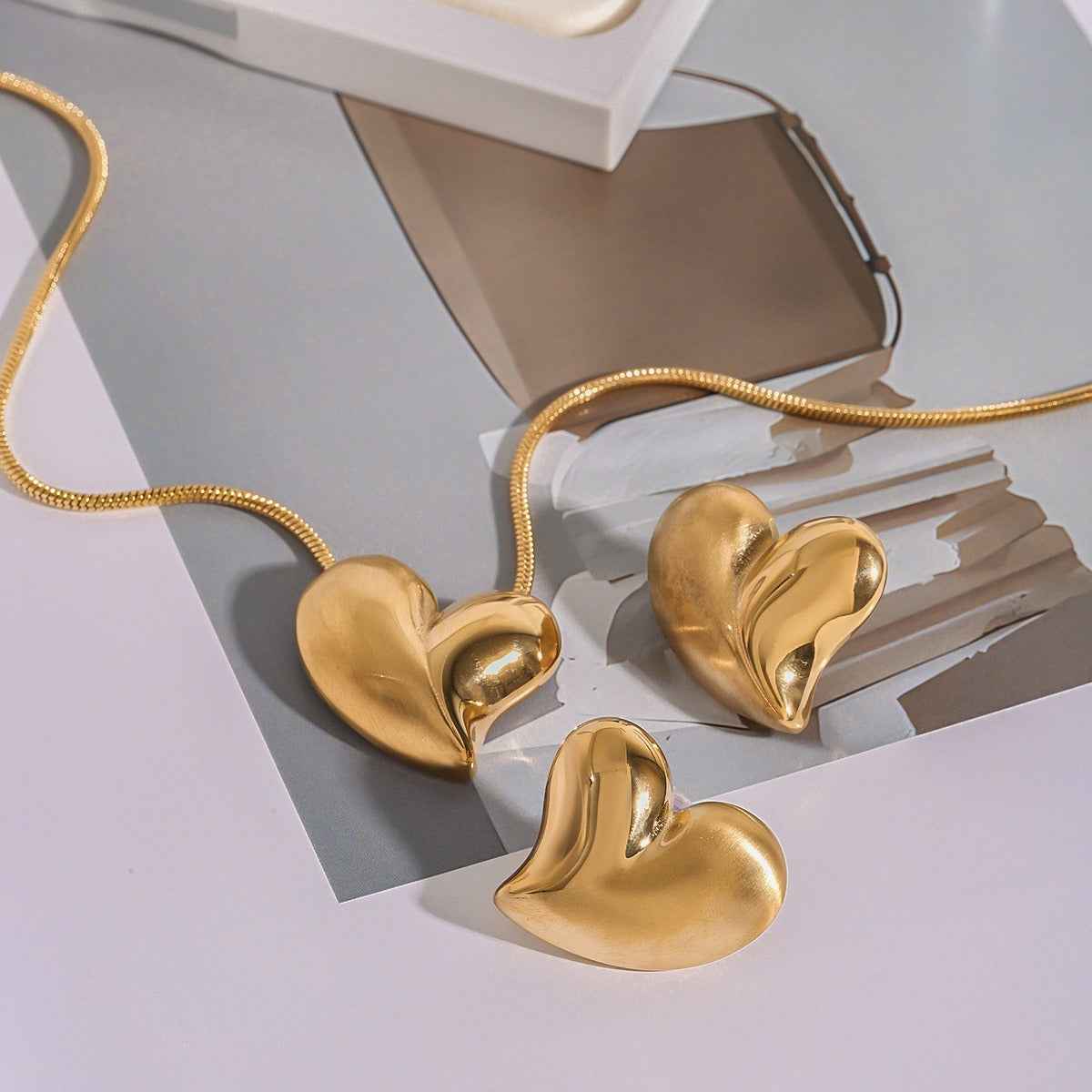 Collier Élégant – Finesse dorée et charme intemporel