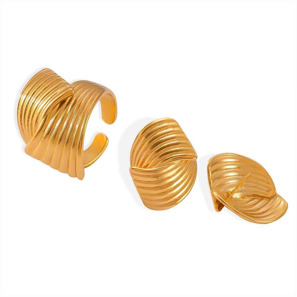 Boucles d’Oreilles Motif Ligne – Minimalisme graphique en Or 18K