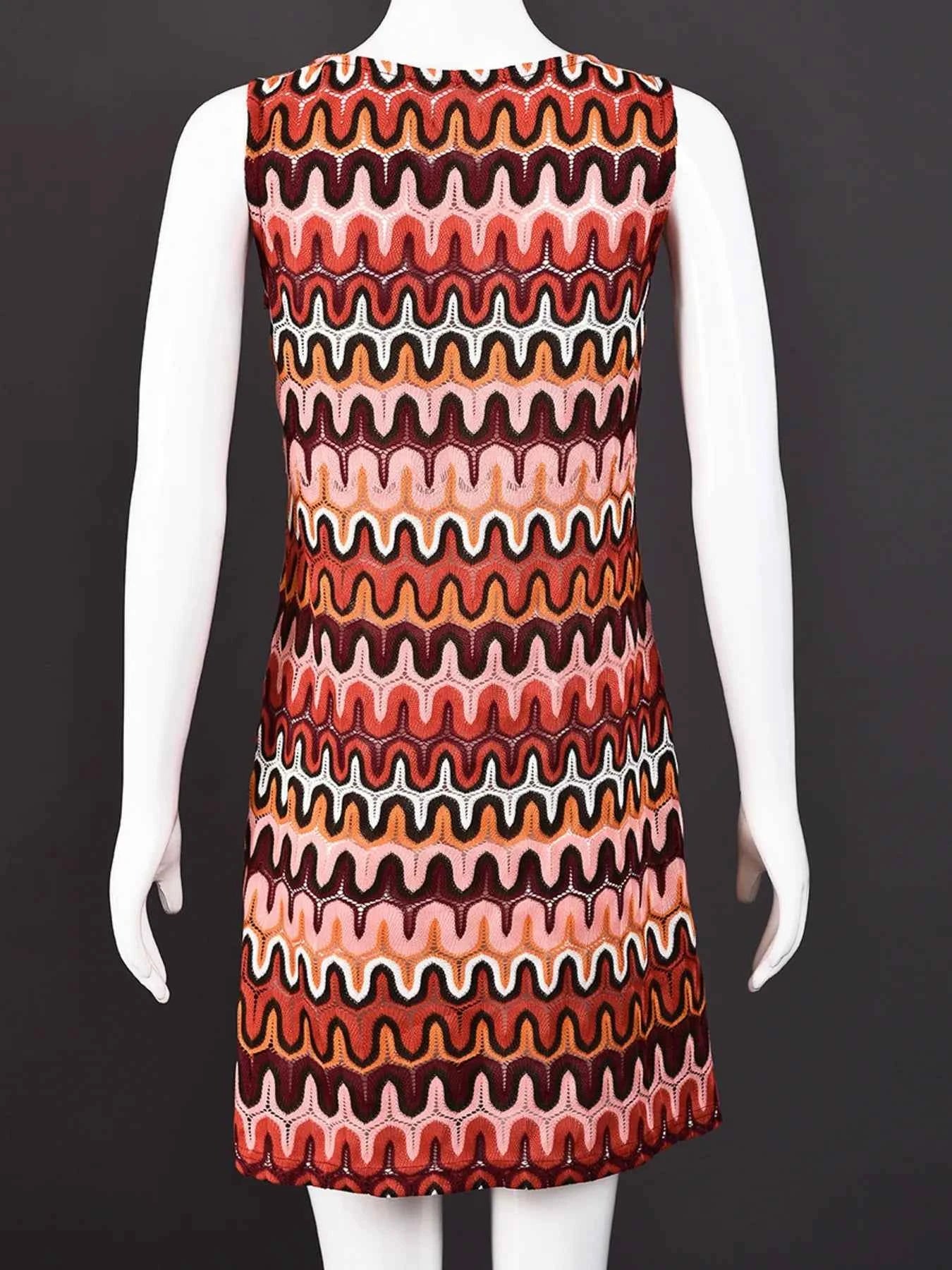 Printed Ease – Robe Sans Manches à Col Rond & Imprimé Graphique