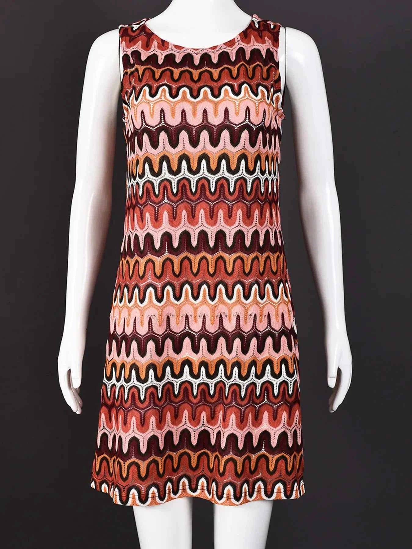 Printed Ease – Robe Sans Manches à Col Rond & Imprimé Graphique