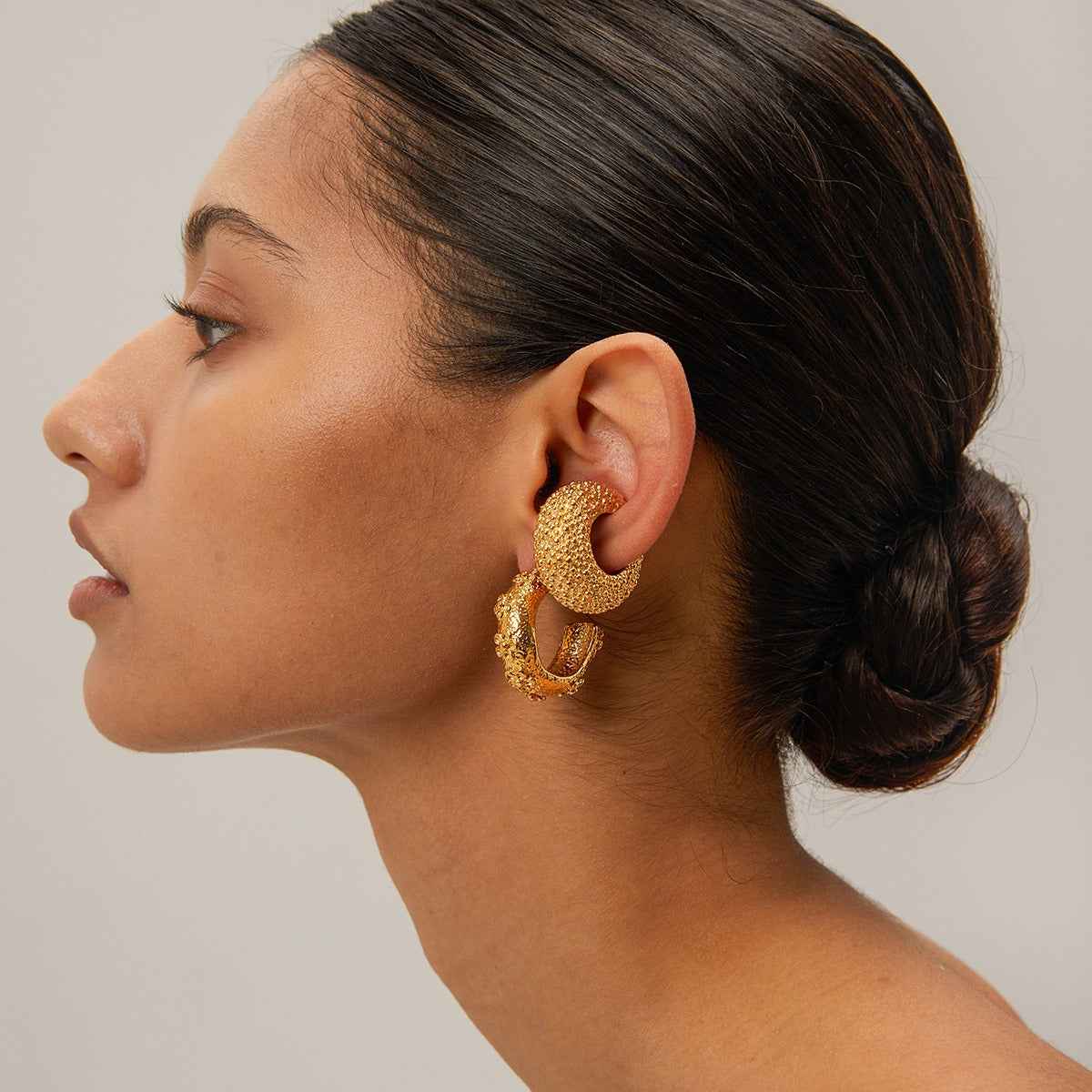 Boucles d’Oreilles C-Design Martelé – Haute couture en Or 18K