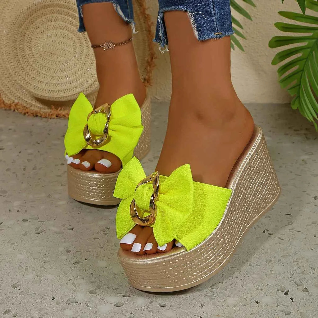 Bow Impact — La sandale qui illumine le pavé