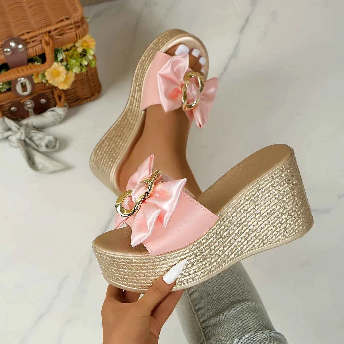 Bow Impact — La sandale qui illumine le pavé